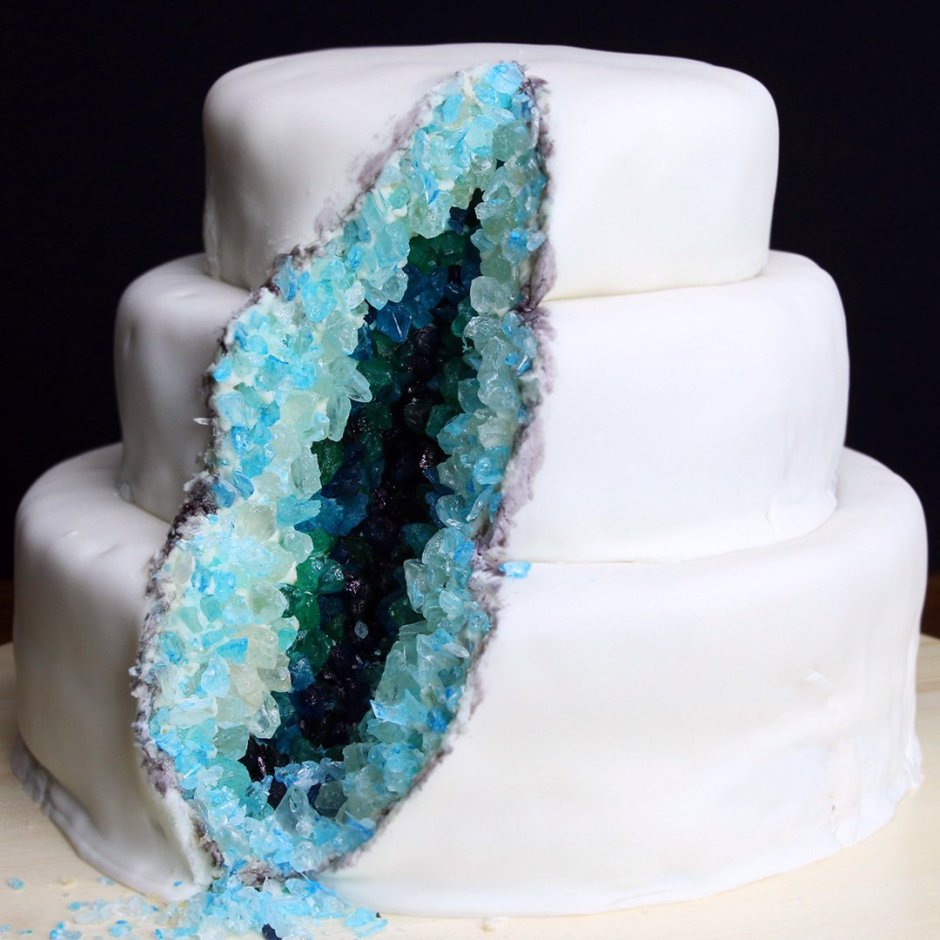 Свадебный торт с хрусталем