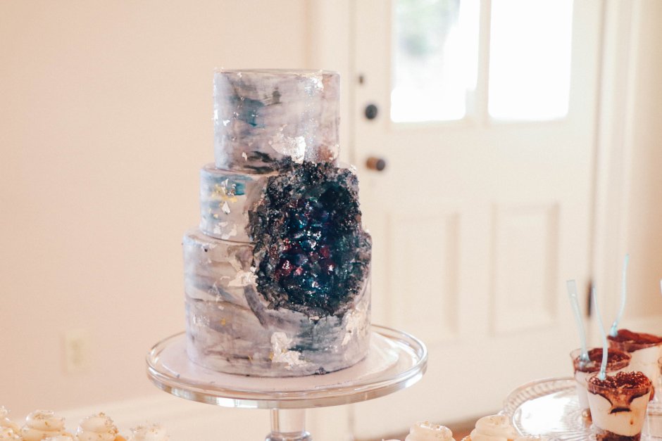 Декор торта с кристаллами