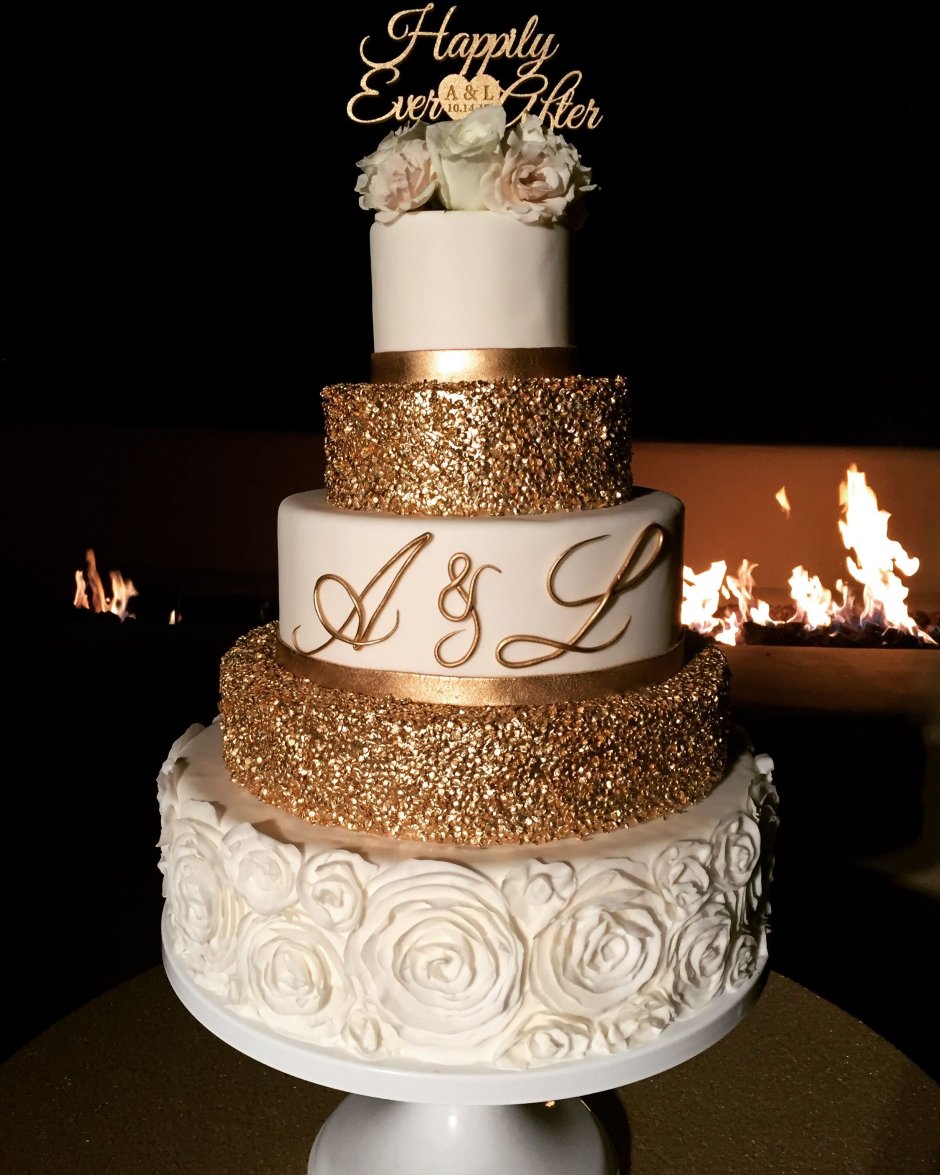 Свадебный торт в золотистом цвете