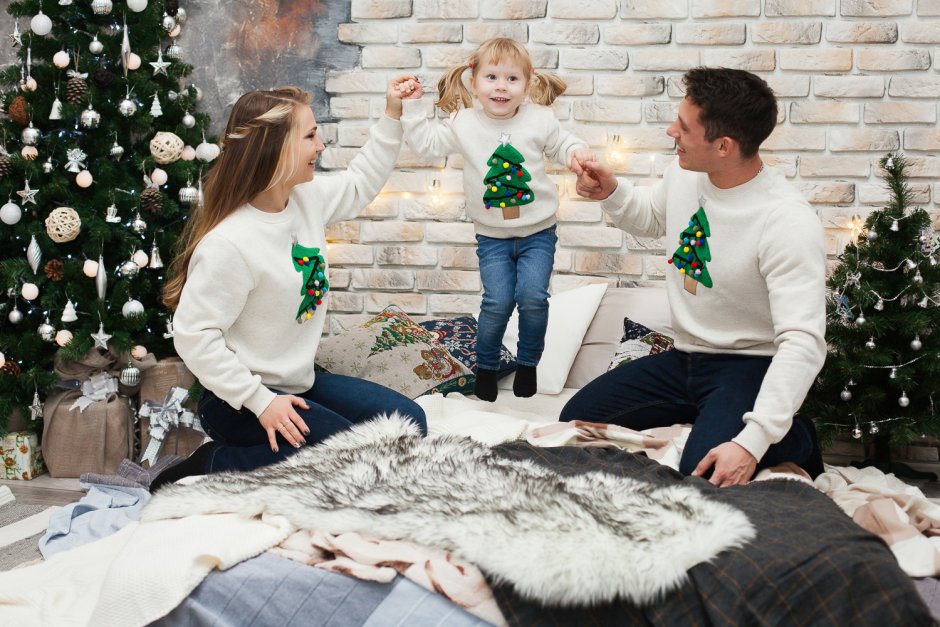 Новогодняя фотосессия в свитерах семейная