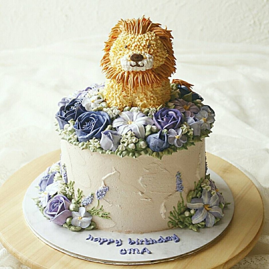Торт со львом на белом тортике