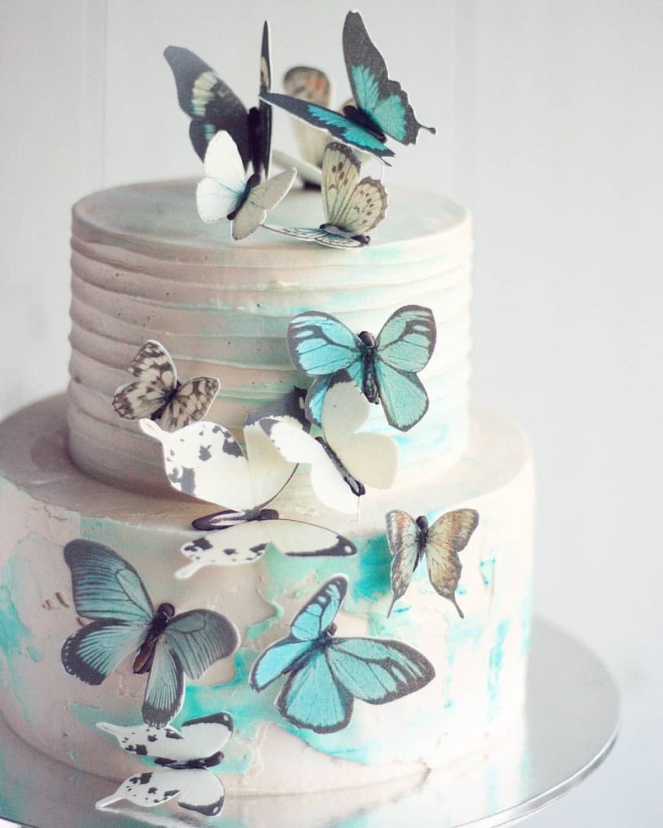 Кремовый торт с бабочками