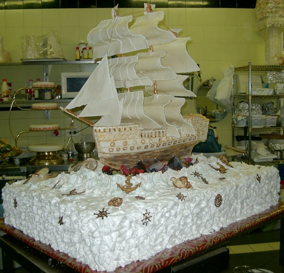 Свадебный торт в виде корабля