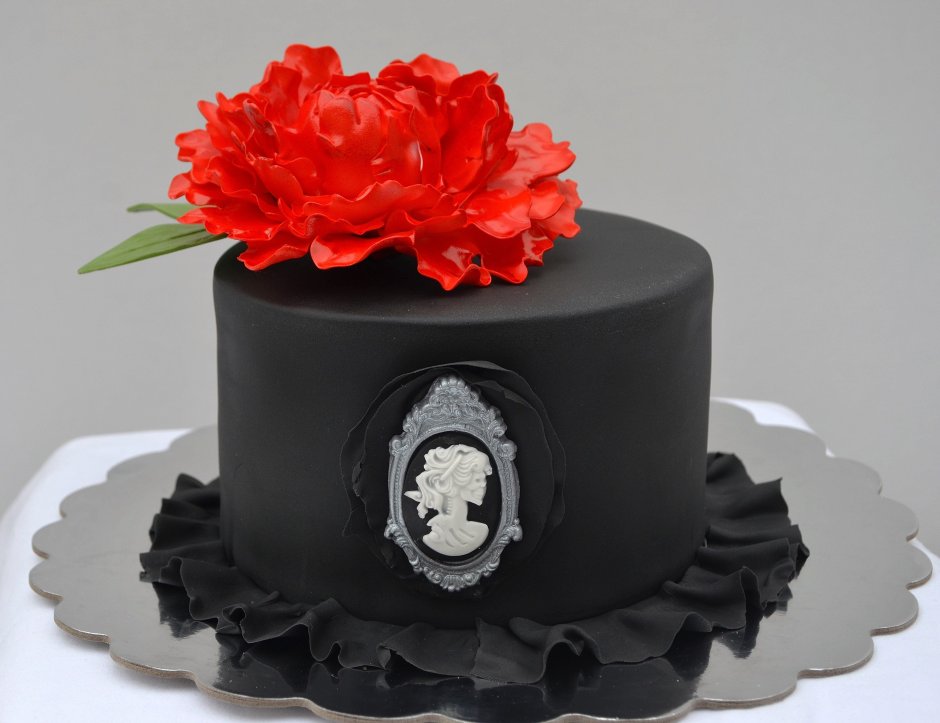 Торт в черном цвете для девочки