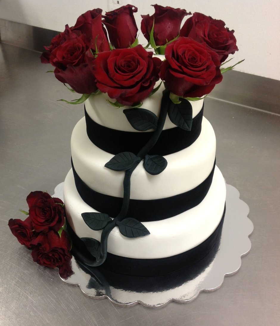 Торт свадебный красно-белый-черный