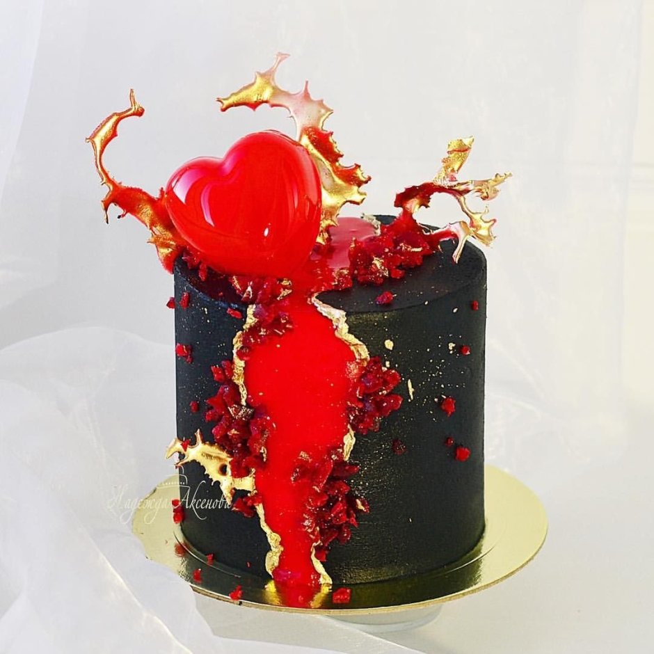 Свадебный торт в красных тонах