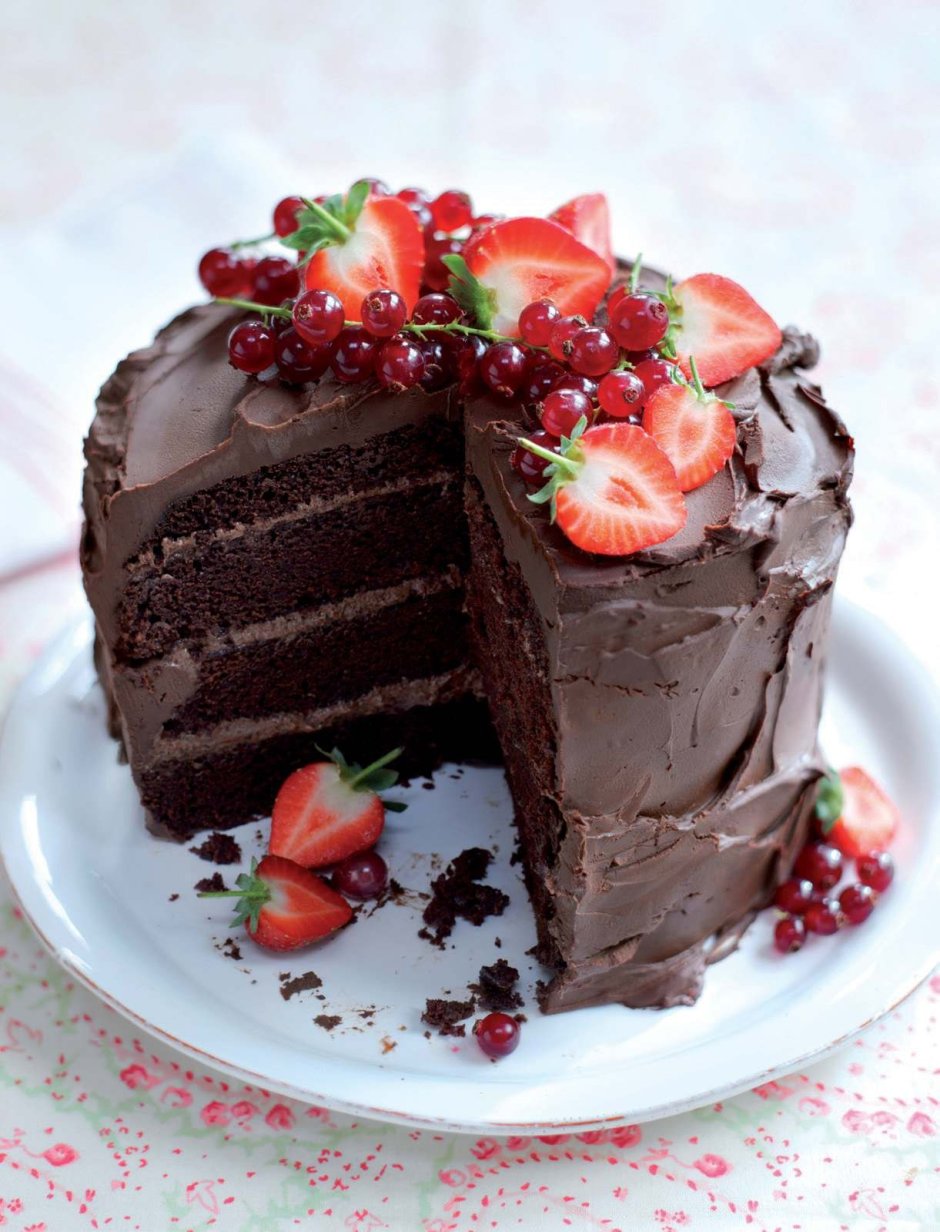 Торт шоколад смородина