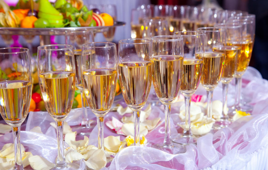 Свадебные фужеры с шампанским