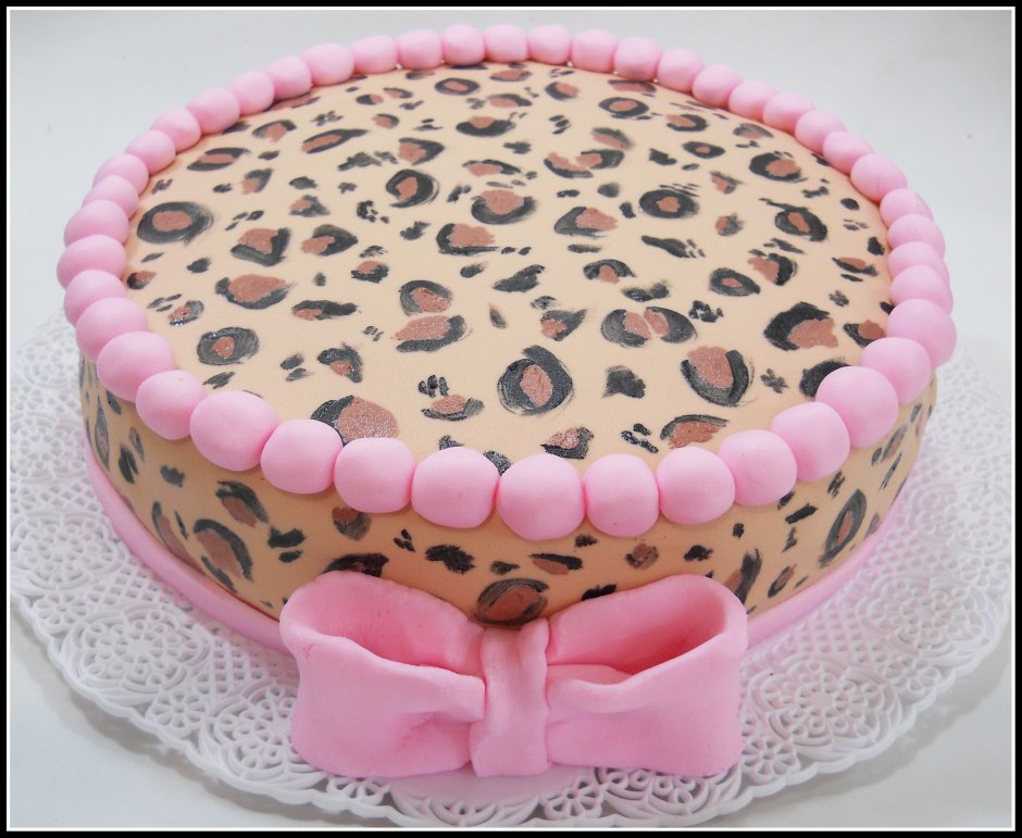 Леопардовые фигурка на торте