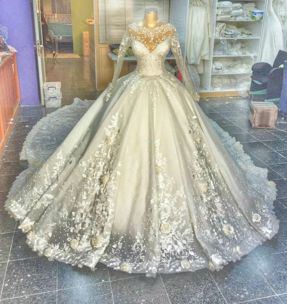 Свадебное платье Золушка блестящее