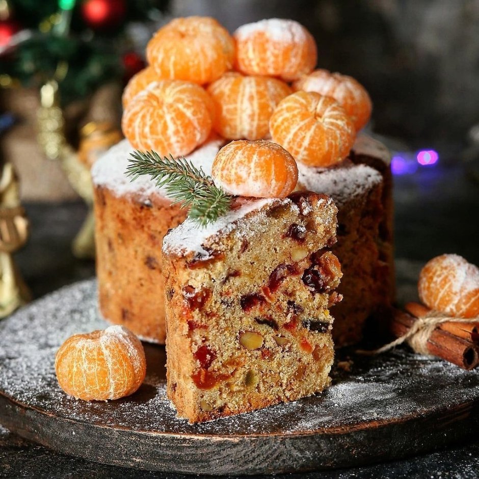 Новогодний кекс с сухофруктами и орехами штоллен