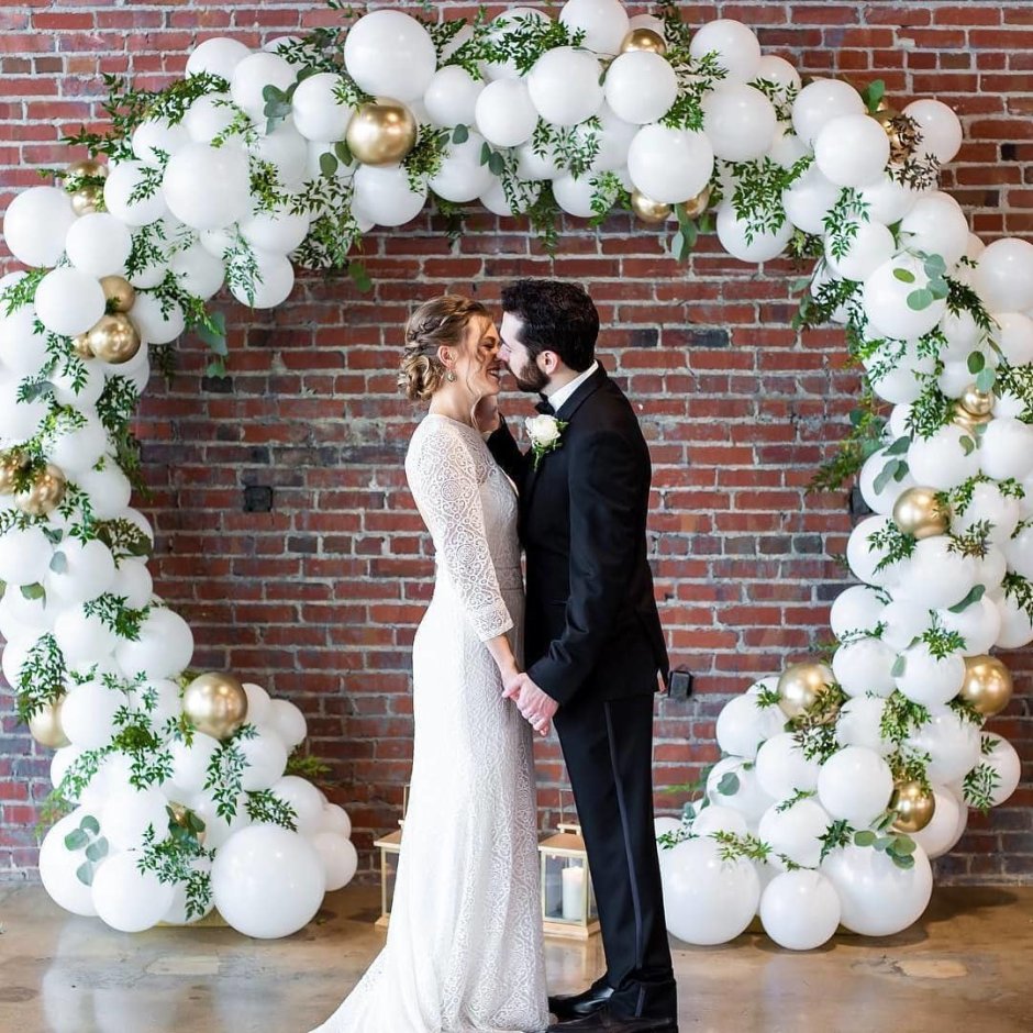 Фотозона на свадьбу с шарами