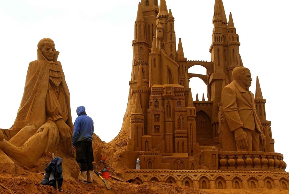 Фото фестиваль песчаных фигур в Бельгии