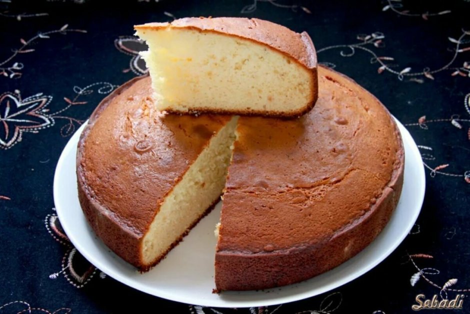 Бисквитный торт со сметаной