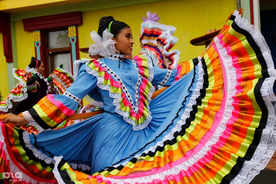 Карнавал в Барранкилье Колумбия национальные костюмы