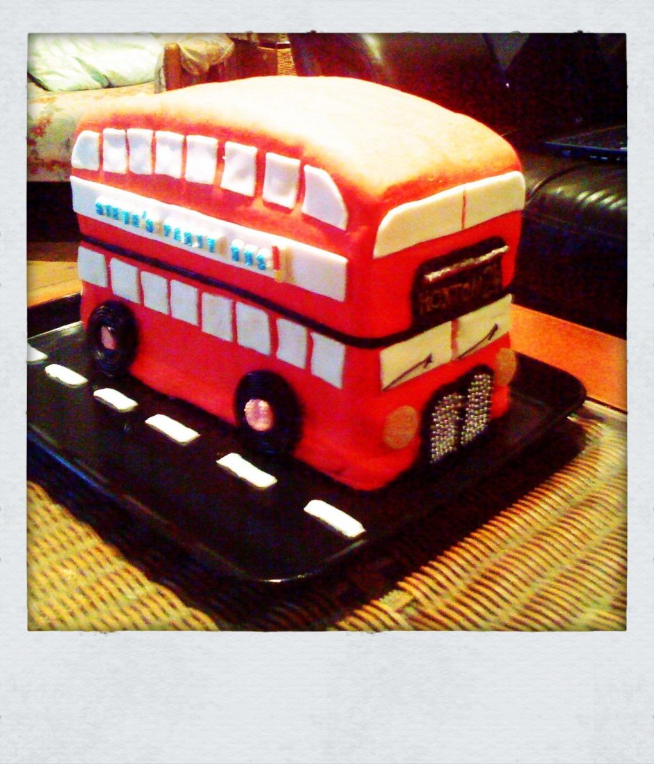 Торт автобус кремовый