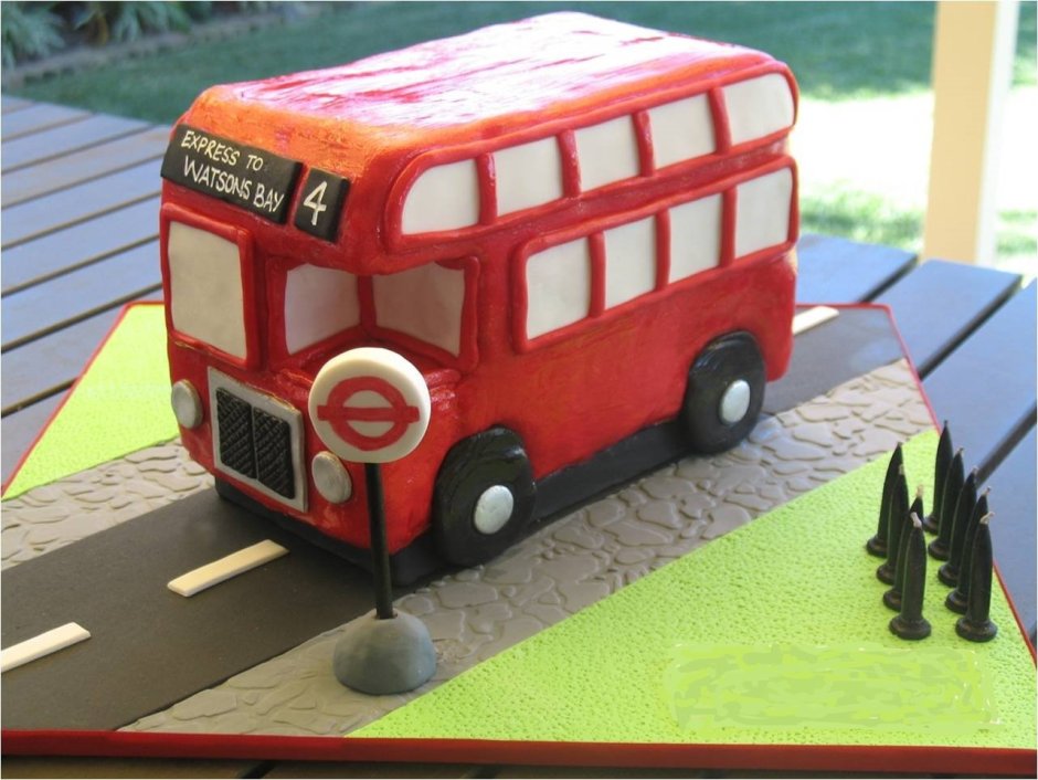 Торт в виде автобуса