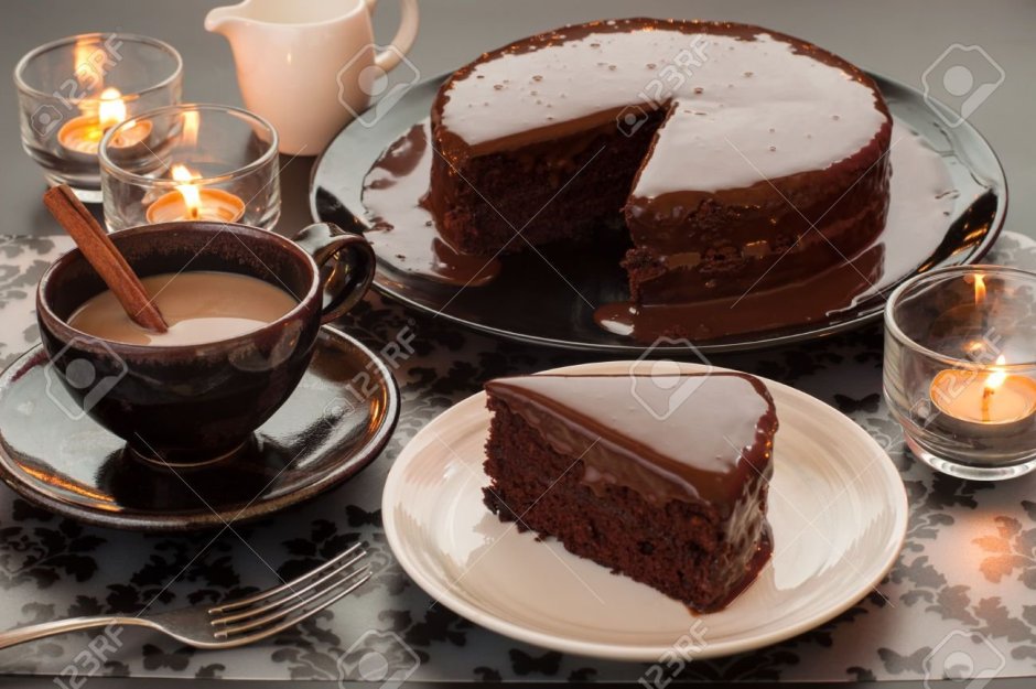 Шоколадные пирожные и кофе