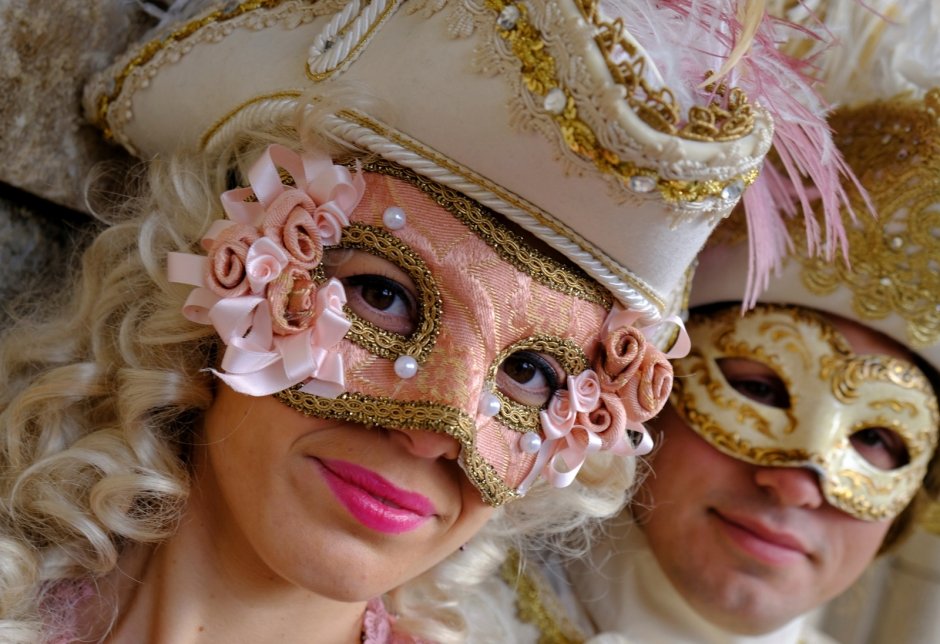 Карнавальная маска 18 века