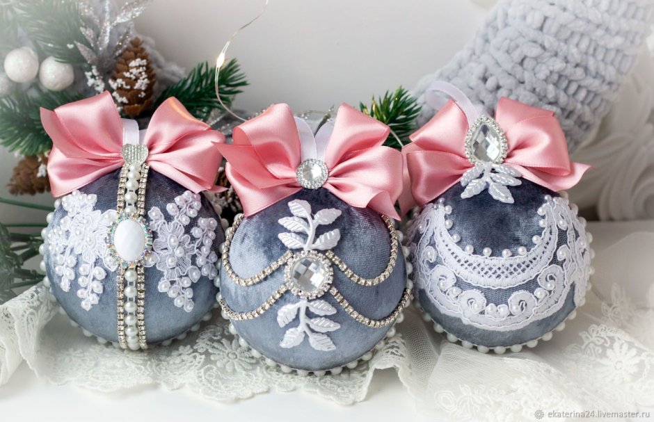 Декор бархатных рождественных шаров фото