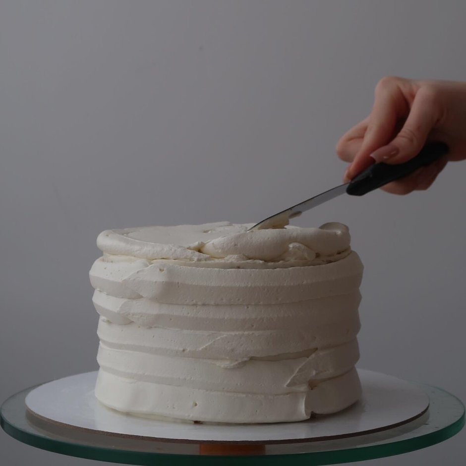 Выравниваем торт кремом чиз