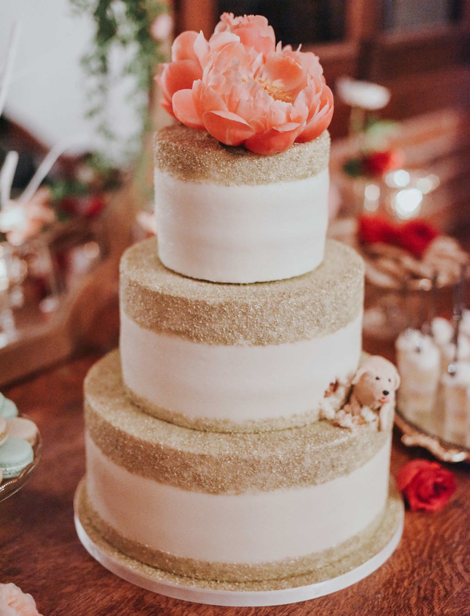 Свадебный торт с муляжами