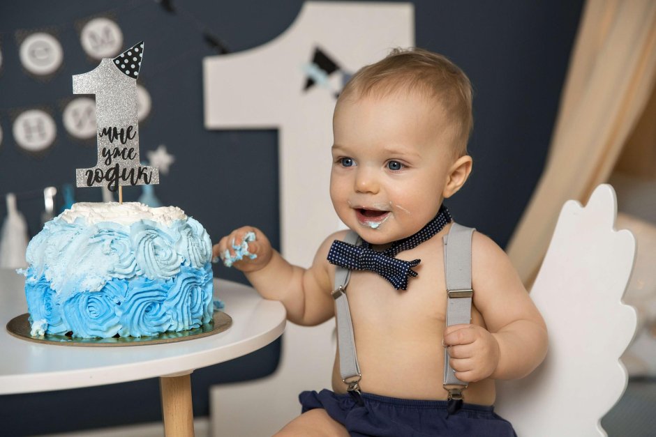 Голубой тортик для мальчика на годик