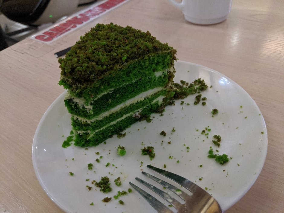 Зеленый торт с цветочками