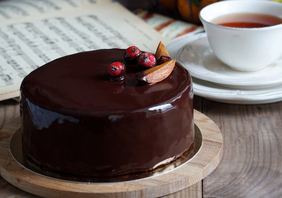 Шоколадно малиновый муссовый торт