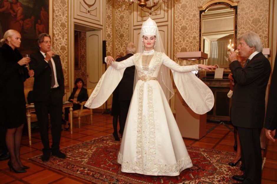 Кабардинское национальное платье свадебное