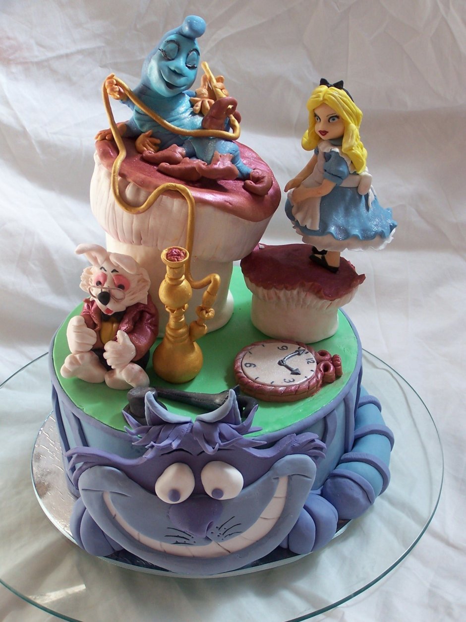 Красивый нежный торт для девочки Алиса в стране чудес