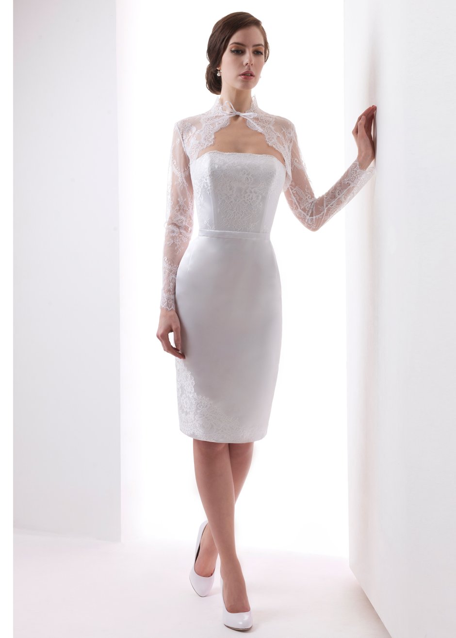 Стильное белое платье