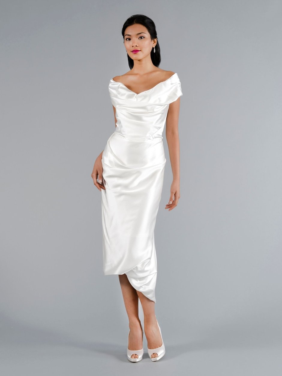 Белое классическое платье
