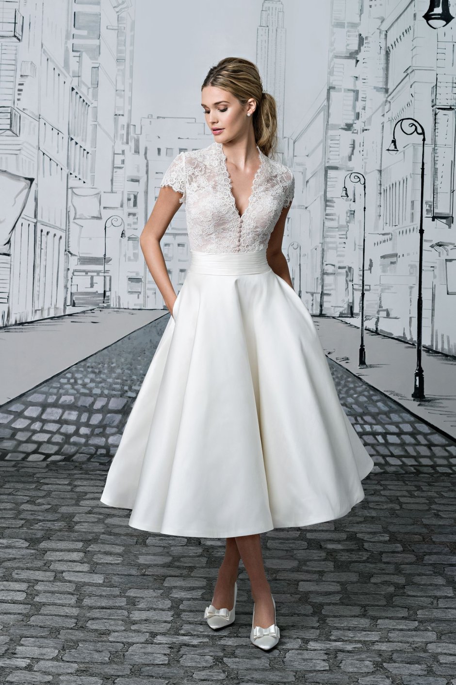 Короткое свадебное платье футляр