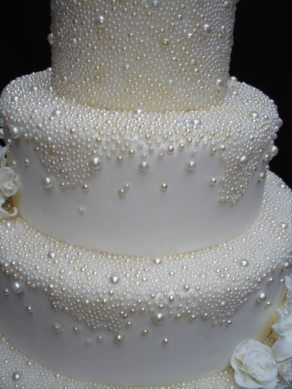 Свадебный торт с жемчугом