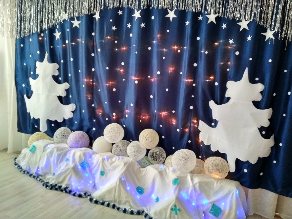 Новогоднее украшение зала в детском саду