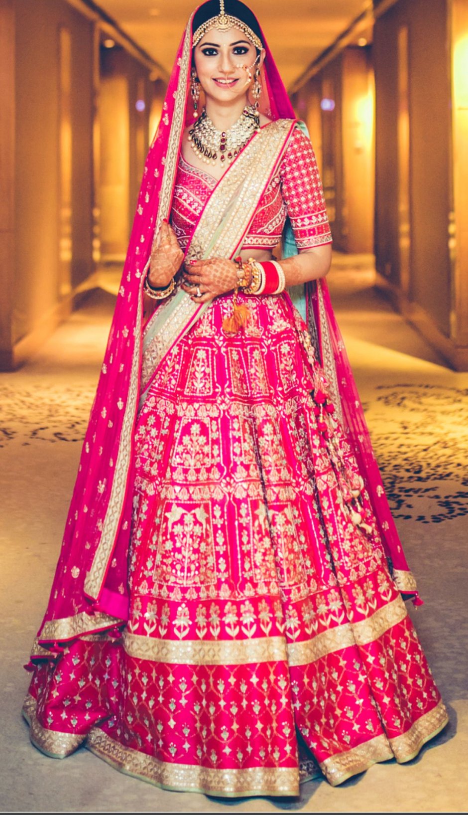 Индийское свадебное платье красное