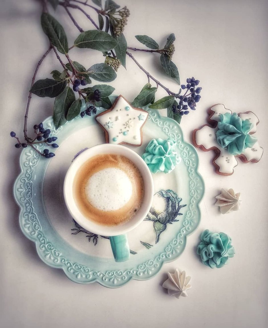 Добрый вечер с цветами и кофе