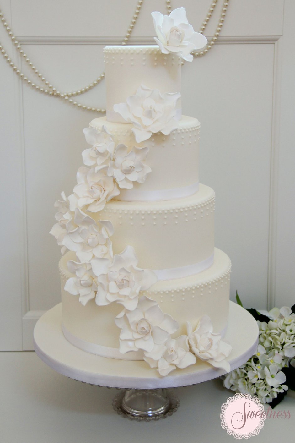 Элегантный свадебный торт