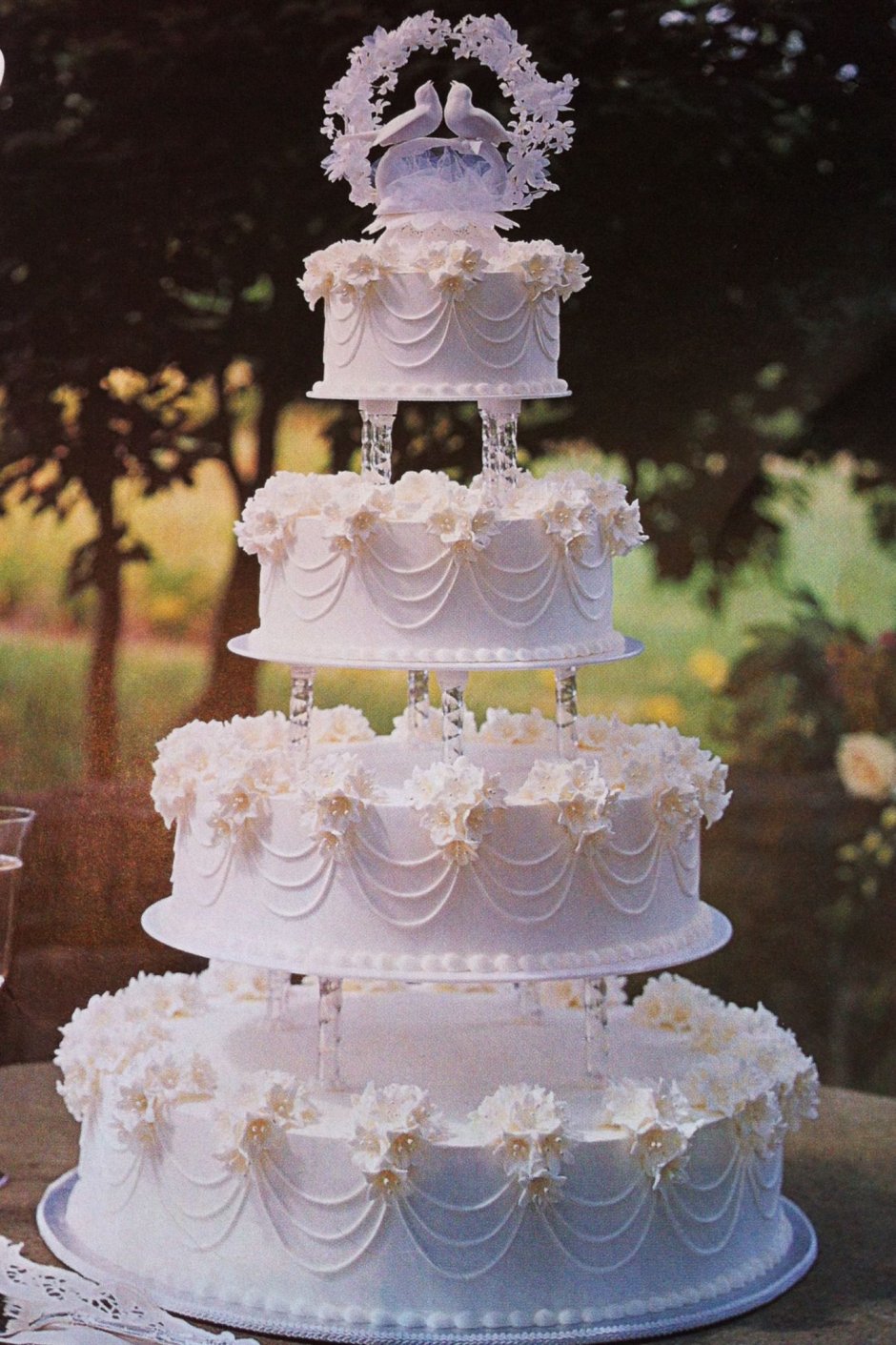 Много свадебных тортов