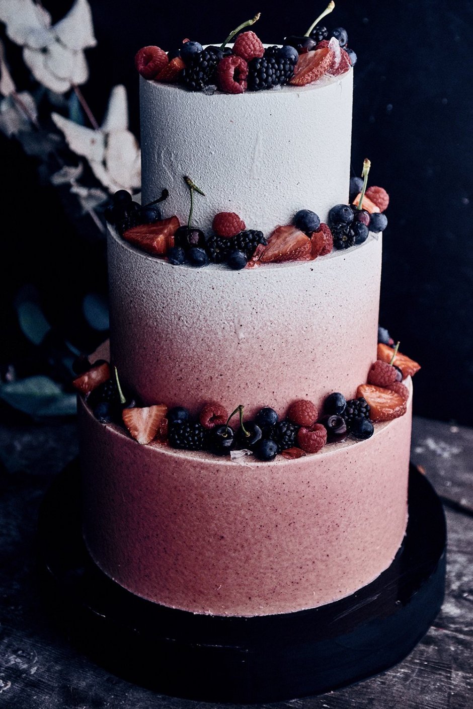 Свадебный торт с ягодамм