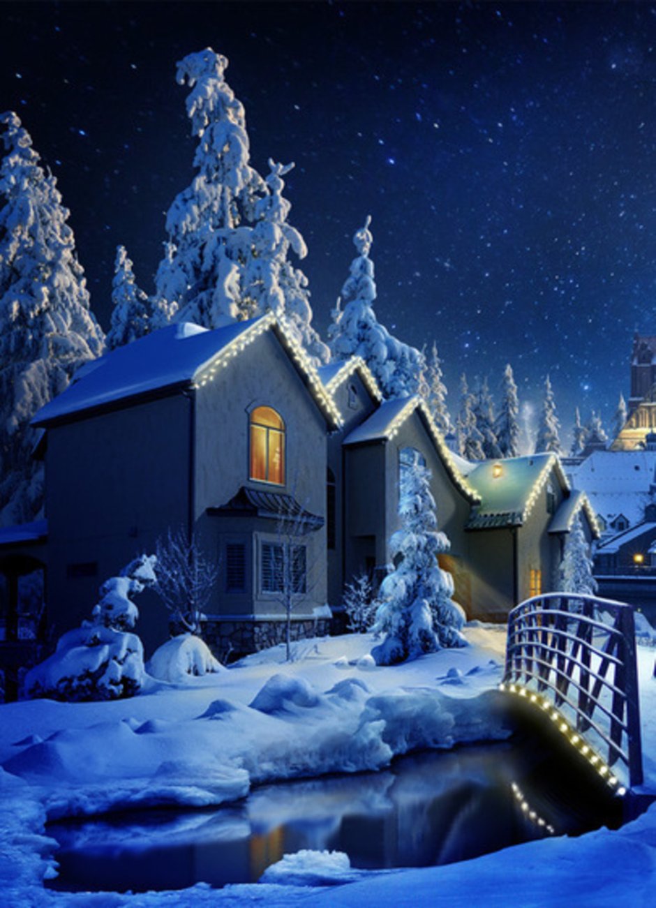 Сказочный домик в зимнем лесу