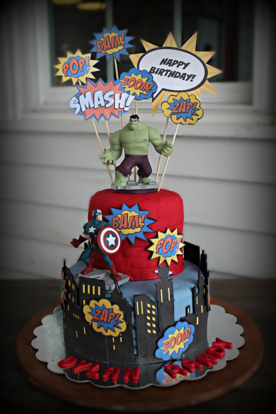 Супергеройский свадебный торт