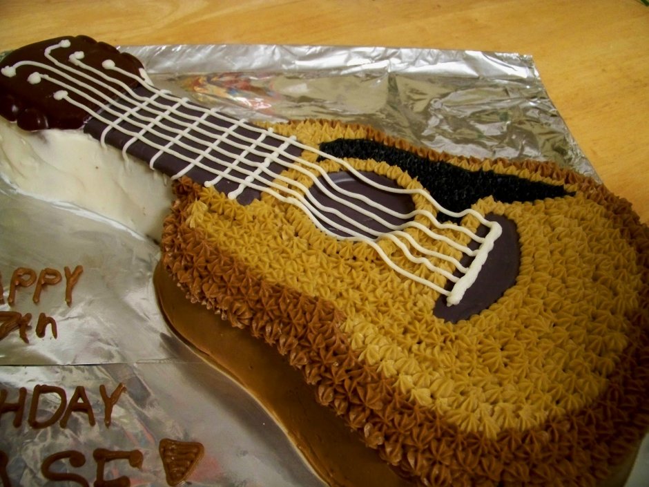 Торт гитара из крема
