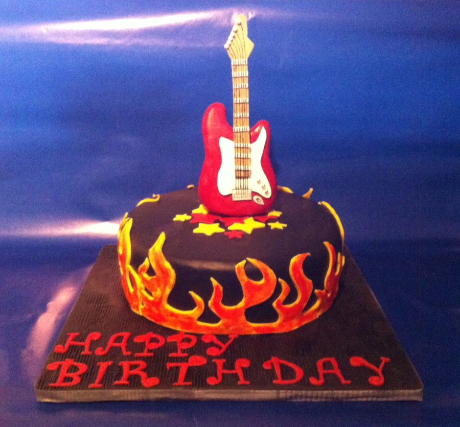 Торт с красной гитарой