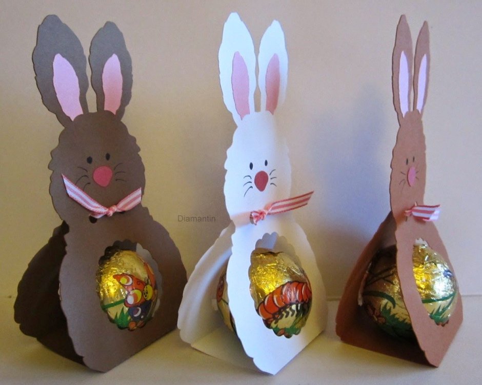 Пасхальный кролик с конфетами поделка