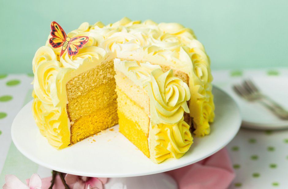 Пирожное желтого цвета