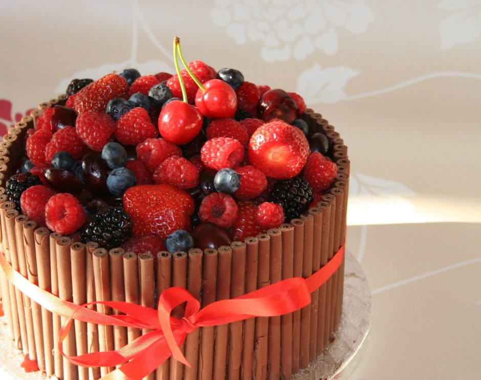 Тортики с фруктами и ягодами