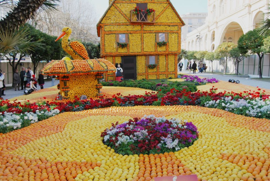 Ментон город во Франции фестиваль цитрусовых