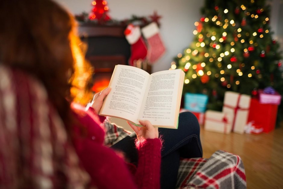 Чтение под новогодней елкой